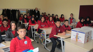 Onlara hazırladıkları yemekleri ve yazdıkları mektupları gönderdiler