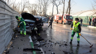 Otomobille çarpışan araç alev aldı: 1 yaralı