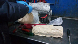 Otomobillerin aküsü ve tamponlarından uyuşturucu çıktı