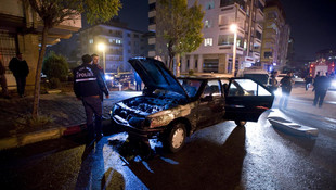 Polisten kaçan şüphelinin otomobili yandı