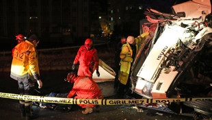 Rize'de kamyon yön levhasına çarptı: 1 ölü, 1 yaralı