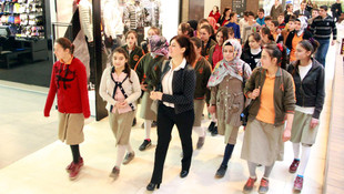 Sağlık çalışanları kırsalda yaşayan çocukları sevindirdi