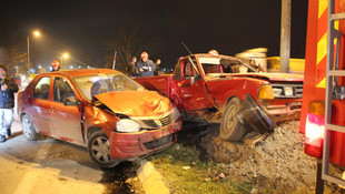Sakarya'da otomobille kamyonet çarpıştı: 1 ölü, 4 yaralı