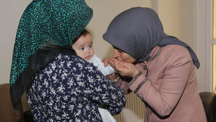 Sare Davutoğlu, Dursun bebeği ziyaret etti