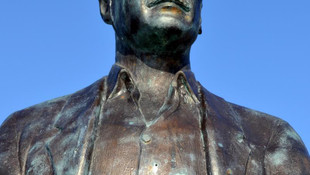 Silivri'deki Nazım Hikmet heykeline saldırı