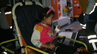 Sobanın yanına bırakılan fişek patladı: 3 yaralı