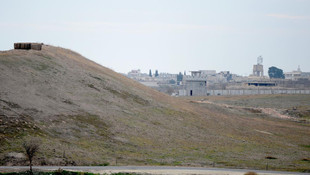 Suriye sınırına güvenlik duvarı örme çalışmaları