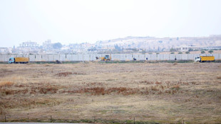 Suriye sınırına güvenlik duvarı örme çalışmaları