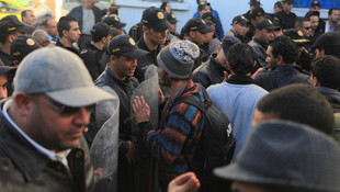 Tunus'ta öğrenci gösterileri