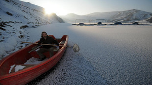 Van'da baraj gölü dondu