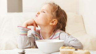 İştahsız çocuklara nasıl yemek yedirilir? İştahsız çocuklara ne yapmak gerekir?