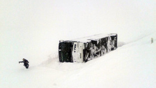 Yolcu otobüsü devrildi: 6 yaralı