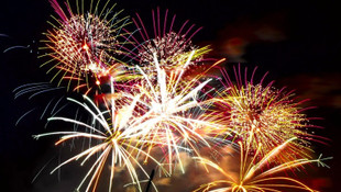 Havai fişek patlattı iki parmağından oldu!