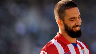 Arda Turan bugünden itibaren Barcelonanın hizmetinde