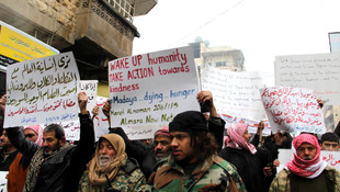 Açlıktan ölen Suriyeli siviller için protesto