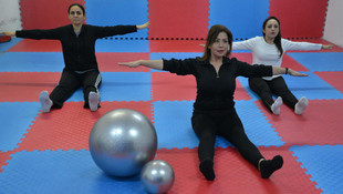 "Altın kızlar" halk oyunları ile sosyalleşiyor