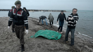 Ayvalık'ta göçmenleri taşıyan botun batması