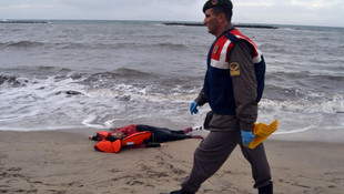 Ayvalık'ta göçmenleri taşıyan botun batması