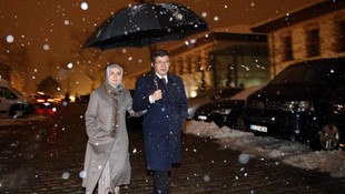 Başbakan Davutoğlu, eşiyle Beşiktaşta yürüdü