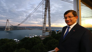 Davutoğlu, 3. köprü şantiyesinde incelemelerde bulundu