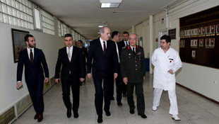 Kurtulmus GATA'da tedavi goren ustegmeni ziyaret etti