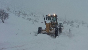 Cenaze, köy yolu ulaşıma açılınca defnedilebildi