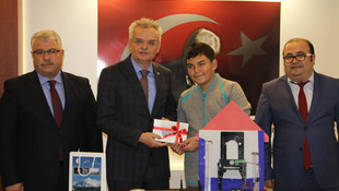 Çocukların pencereden düşmesini önleyecek projeye ödül