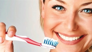Dişleri beyazlatmanın 5 kolay yolu! Dişlerinizi hızlı ve kolay beyazlatın!