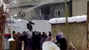 Evi yanan köylülerin yardımına Mehmetçik koştu