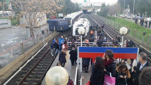 İzmir metrosunda vagon devrildi: 10a yakın yaralı!