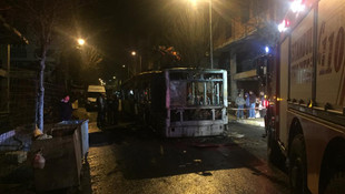 Gazi Mahallesi'nde belediye otobüsü yakıldı