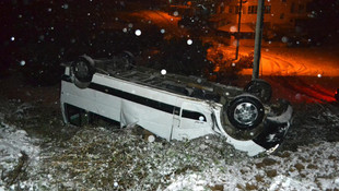 Hatay'da öğrenci servisi devrildi: 2 yaralı