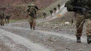 Surda sular durulmuyor! 3 asker yaralı!