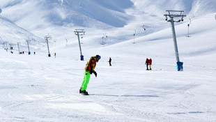 Kar yağışı, kayakseverleri sevindirdi