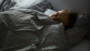 Uykusuzluk vücut direncini düşürüyor! Az uyumanın zararları...