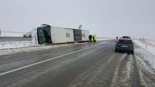 Kırşehir'de iki yolcu otobüs devrildi: 57 yaralı