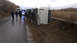 Konya'da öğrenci servisi devrildi: 4 yaralı