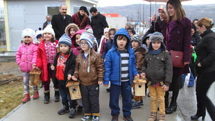 Kuslarin yuvasi miniklerden