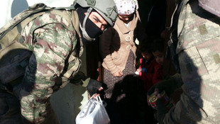 Mehmetçik'ten Silopili çocuklara "şefkat eli"