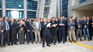 Mübaşirlerden "kadro" eylemi