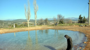 Muğla'da şelale ve dereler dondu