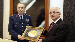Orgeneral Ünal, Eskişehir Valisi Tuna'yı ziyaret etti