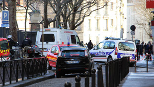 Paris'te karakola girmeye çalışan kişi vuruldu
