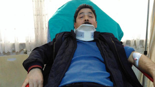 Postacının kafasına kar kütlesi düştü