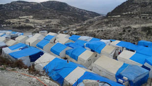 Rus saldırılarından kaçan Suriyelilerin kış çilesi