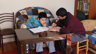 Sınav heyeti mahsur kalan hasta gence gitti