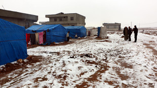 Suriyeli sığınmacılar soğukla mücadele ediyor