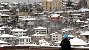 Tarihi konaklar beyaza büründü