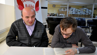 Universitelilerden gorme engelliler icin sosyal sorumluluk projesi