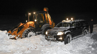 Van'da yolda mahsur kalanlar kurtarıldı